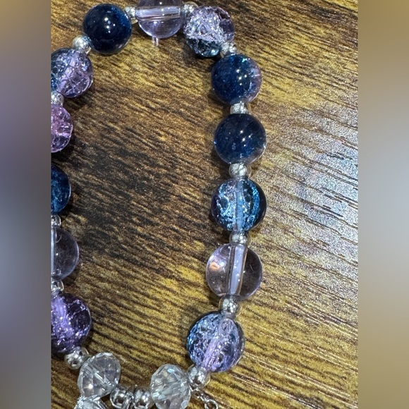 Elegant Butterfly Charm Bracelet in Purple and Silver - Picture 3 of 3